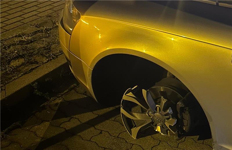 Volltrunkener Audi-Fahrer: Auf nackter Felge durch Wernigerode unterwegs Der 25-Jährige durchfuhr die Stadt nach einem Unfall auf der abgefahrenen Felge seines Autos.