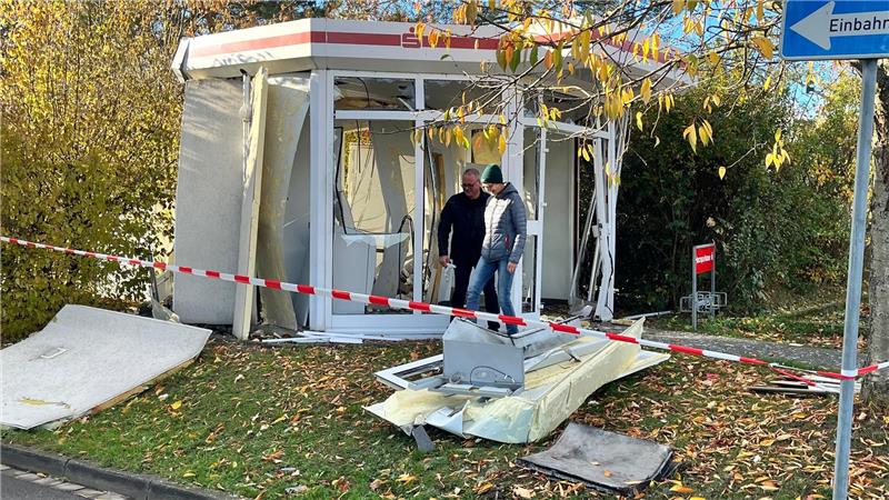 Geldautomat in Ilsenburg gesprengt – Polizei ermittelt Ein Bild der Verwüstung nach der Geldautomatensprengung in Ilsenburg.