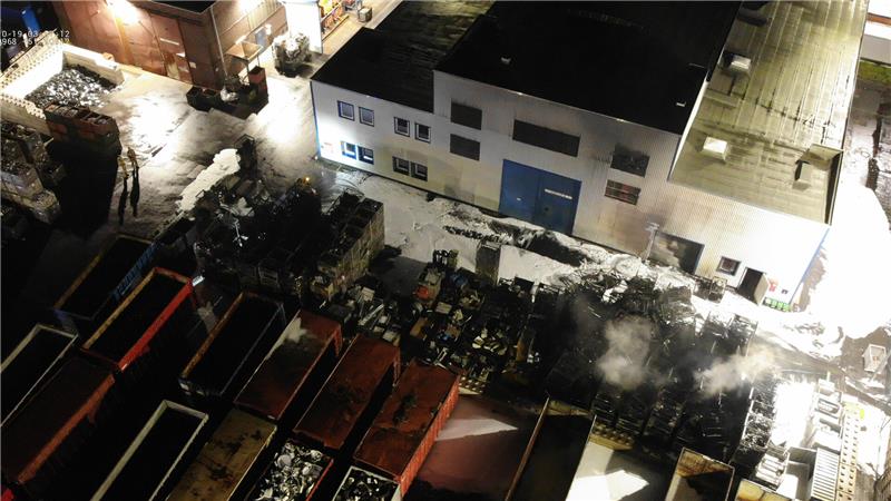 Riesige Rauchwolke: Großbrand bei Electrocycling in Harlingerode Kurz vor 7 Uhr konnten die Einsatzkräfte "Feuer aus" melden.