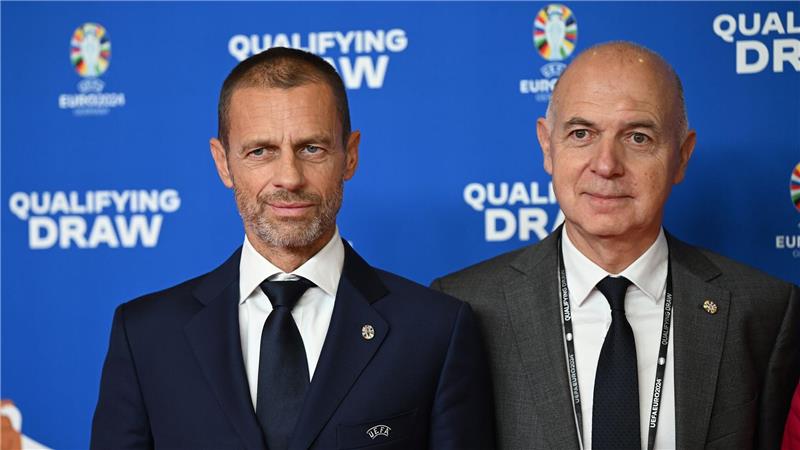 Russland-Frage zurück auf der Fußball-Agenda DFB-Chef Bernd Neuendorf (r), hier neben UEFA-Präsident Aleksander Ceferin, hat eine klare Haltung zur Russland-Frage im Fußball.