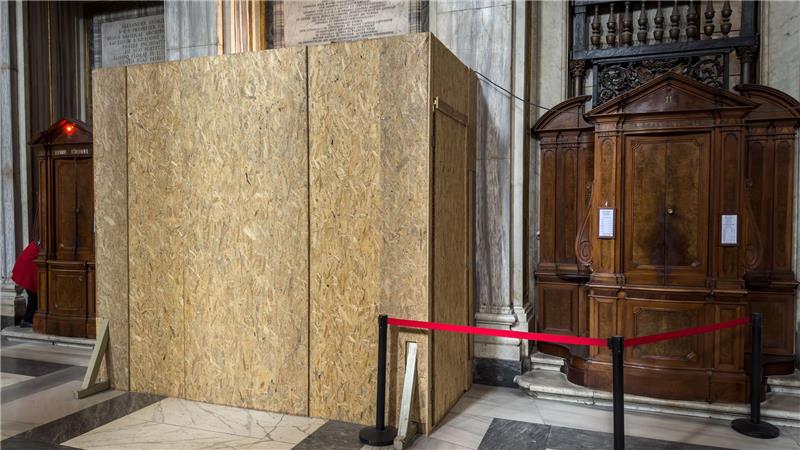 Abschied von Franziskus - Rom vor großer Trauerfeier Das Grab wird noch von Sperrholzplatten verdeckt.