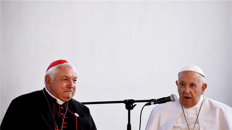 Wer wird Papst? Spekulationen laufen schon Der Erzbischof von Marseille, Jean-Marc Aveline (l), gilt wie der verstorbene Papst Franziskus als volksnah. (Archivbild)