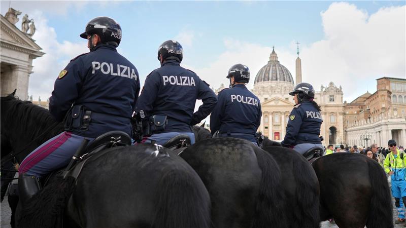 Abschied von Franziskus - Rom vor großer Trauerfeier Die Polizei in Rom ist im Großeinsatz.